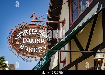 Solvang ist eine Stadt im Santa Ynez Valley im Süden Kaliforniens. Es ist bekannt für seine dänische Architektur und viele Weingüter. Stockfoto