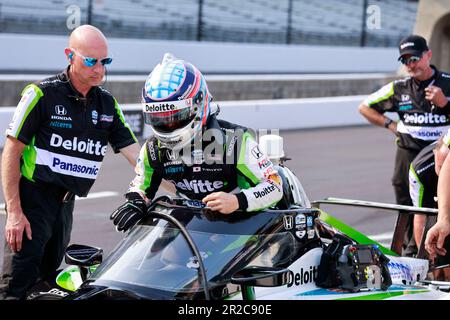 Indianapolis, USA. 18. Mai 2023. INDIANAPOLIS, INDIANA - MAI 18: Takuma Sato (11) übt am 18. Mai 2023 in Indianapolis, Indiana, für den 2023 Indy 500 auf dem Indianapolis Motor Speedway. Kredit: Jeremy Hogan/Alamy Live News Stockfoto