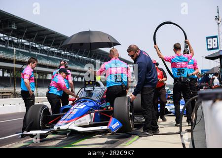 Indianapolis, Usa. 18. Mai 2023. IndyCar-Fahrer Devlin DeFrancesco (29) aus Kanada und Andretti Steinbrenner Autosport trainieren für den 2023 Indy 500 auf dem Indianapolis Motor Speedway in Indianapolis. (Foto: Jeremy Hogan/SOPA Images/Sipa USA) Guthaben: SIPA USA/Alamy Live News Stockfoto