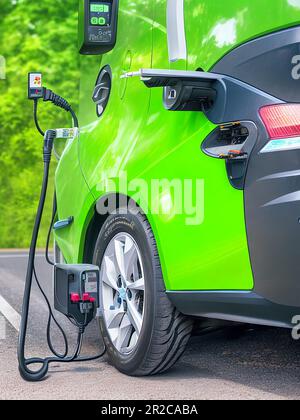 Aufladen des Elektrofahrzeugs Anschluss an die Stromversorgung zum Aufladen der Batterietechnologieindustrie für den öffentlichen Transport auf der Straße, Autostecker Stockfoto