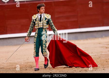 Madrid, Spanien. 18. Mai 2023. Der spanische Stierkämpfer Julian Lopez El Juli wurde während des achten Stierkampfs der San Isidro Messe in der Stierkampfarena Las Ventas in Madrid gesehen. Die jährliche Messe San Isidro feiert Madrids schutzpatron. Es ist auch der Beginn der Stierkampfsaison in Madrid. (Foto: Ruben Albarran/SOPA Images/Sipa USA) Guthaben: SIPA USA/Alamy Live News Stockfoto