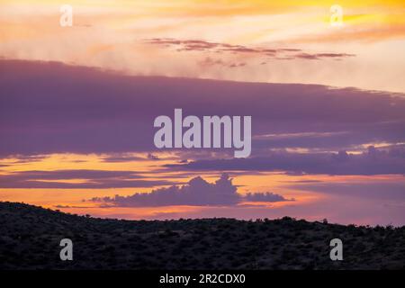 Abendhimmel auf dem Arizona Trail bei Oracle, Arizona, USA Stockfoto
