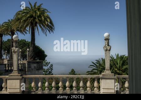 Hearst Castle, früher bekannt als La Cuesta Encantada, ist ein historisches Anwesen in San Simeon, das sich an der Zentralküste von Kalifornien befindet Stockfoto