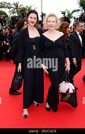 Cannes, Frankreich. 18. Mai 2023. Sunnyi Melles mit Tochter Leonille Elisabeth Judith Maria Anna Prinzessin zu Sayn-Wittgenstein-Sayn bei der Premiere des Kinofilms "Indiana Jones and the Dial of Destiny/Indiana Jones und das Rad des Schicksals" auf dem Festival de Cannes 2023/76. Internationale Filmfestspiele von Cannes im Palais des Festivals. Cannes, 18.05.2023 Kredit: Geisler-Fotopress GmbH/Alamy Live News Stockfoto