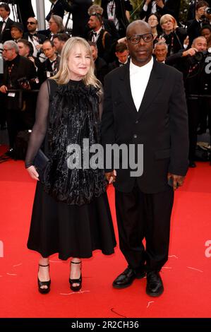 Cannes, Frankreich. 18. Mai 2023. Bianca Stigter und Steve McQueen bei der Premiere des Kinofilms 'Indiana Jones and the Dial of Destiny/Indiana Jones und das Rad des Schicksals' auf dem Festival de Cannes 2023/76. Internationale Filmfestspiele von Cannes im Palais des Festivals. Cannes, 18.05.2023 Kredit: Geisler-Fotopress GmbH/Alamy Live News Stockfoto