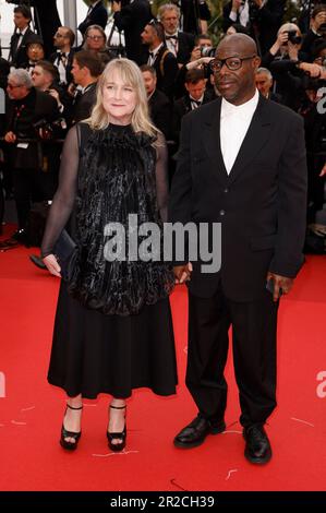 Cannes, Frankreich. 18. Mai 2023. Bianca Stigter und Steve McQueen bei der Premiere des Kinofilms 'Indiana Jones and the Dial of Destiny/Indiana Jones und das Rad des Schicksals' auf dem Festival de Cannes 2023/76. Internationale Filmfestspiele von Cannes im Palais des Festivals. Cannes, 18.05.2023 Kredit: Geisler-Fotopress GmbH/Alamy Live News Stockfoto