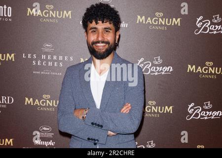 Cannes, Frankreich. 18. Mai 2023. Besucher des Magnum Beach 10. Jubiläums am Magnum Beach am 18. Mai 2023 in Cannes, Frankreich. Foto von David Boyer/ABACAPRESS.COM Kredit: Abaca Press/Alamy Live News Stockfoto