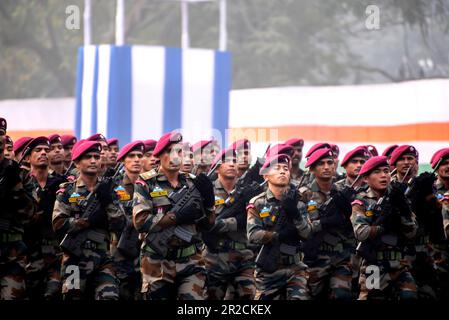 Kalkutta, Indien - 24. Januar 2023: Indische Armee übt ihre Parade am tag der republik. Sie salutieren die Nationalflagge am 26. Januar. Stockfoto