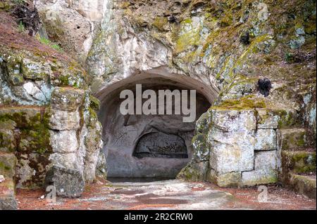 Eine Grabhöhle aus dem 2. Jahrhundert im Bet-Shearim-Nationalpark in Israel. Stockfoto