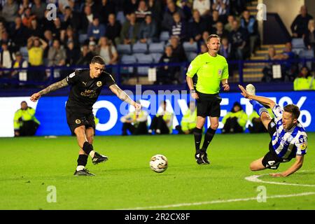 Oliver Norburn von Peterborough United schießt während des Sky Bet League 1 Play-off-Spiels Sheffield Wednesday vs Peterborough in Hillsborough, Sheffield, Großbritannien, 18. Mai 2023 (Foto von Nick Browning/News Images) in, am 5./18. Mai 2023. (Foto von Nick Browning/News Images/Sipa USA) Guthaben: SIPA USA/Alamy Live News Stockfoto