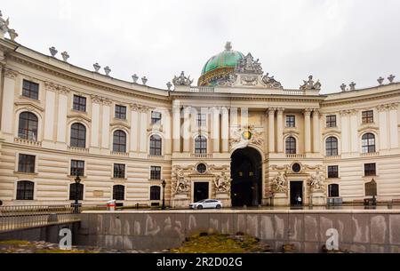 Eintritt zur Hofburg in Wien, Michaelertor, Österreich. Mai 2023 Stockfoto