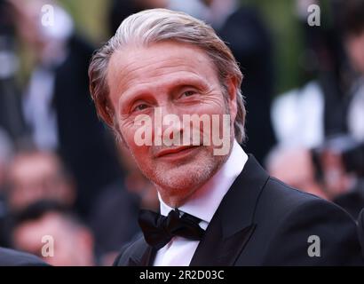 Cannes, Frankreich. 18. Mai 2023. Der dänische Schauspieler Mads Mikkelsen posiert am 18. Mai 2023 bei der 76. Ausgabe des Filmfestivals von Cannes in Südfrankreich. Kredit: Gao Jing/Xinhua/Alamy Live News Stockfoto