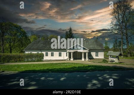 Zloty Potok historische Palastgebäude in einem alten Park. Stockfoto