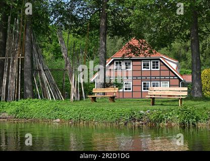 17. Mai 2023, Brandenburg, Groß Schauen: Das Hotel Naturgut Köllnitz in der Umgebung von Sielmanns Naturlandschaft Groß Schauener gesehen. Foto: Patrick Pleul/dpa Stockfoto