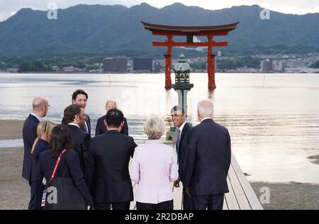 G7-Führer versammeln sich zum Familienfoto am Itsukushima-Schrein während des G7-Gipfels in Hiroshima, Japan. Foto: Freitag, 19. Mai 2023. Stockfoto