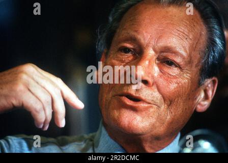 ARCHIVFOTO: Das SPD wird am 23. Mai 2023, 160 03SN BRANDT.jpg Willy BRANDT, Deutschland, Politiker, SPD, Bundeskanzler, Konversation, Querformat, März 12, 1972. ?Sven Simon#Huyssenallee 40-42#45128 Essen#Tel. 0201/234556 Fax. 0201/234539 Konto 1428150 C ommerzbank E ssen BLZ 36040039 www.SvenSimon.net. Stockfoto