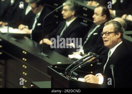 ARCHIVFOTO: Die SPD wird am 23. Mai 2023 160, SPD-Vorsitzender Kanzler Willy BRANDT, Politiker, spricht im Deutschen Bundestag, Rednerin, Geste, Gestikulation, undatiertes Foto 1972, ?Sven Simon#Prinzess-Luise-Straße 41# 45479 Mülheim/R uhr #Tel. 0208/9413250#Fax. 0208/9413260# Postgiro Essen No. 244 293 433 (BLZ 360 100 43)# www.SvenSimon.net. Stockfoto