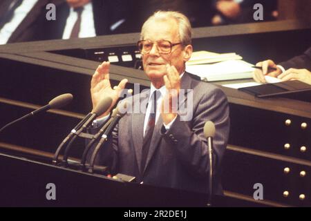 ARCHIVFOTO: Die SPD wird am 23. Mai 2023 160, SPD-Vorsitzender Kanzler Willy BRANDT, Politiker, spricht im Deutschen Bundestag, Rednerin, Geste, Gestikulation, undatiertes Foto 1982, ?Sven Simon#Prinzess-Luise-Straße 41# 45479 Mülheim/R uhr #Tel. 0208/9413250#Fax. 0208/9413260# Postgiro Essen No. 244 293 433 (BLZ 360 100 43)# www.SvenSimon.net. Stockfoto
