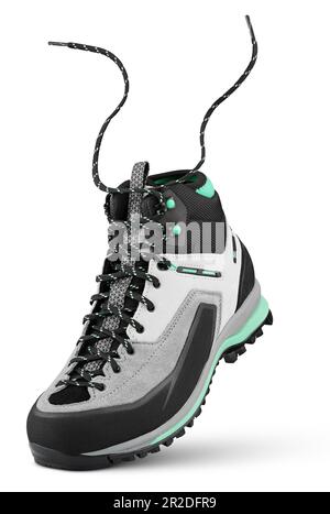 Neuer Sportwanderstiefel mit fliegenden Schnürsenkeln steht an der Spitze isoliert auf weißem Hintergrund. Winter Trekking Schuh mit Clipping Pfad. Volle Schärfentiefe Stockfoto