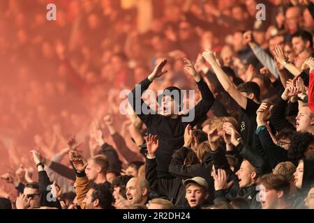 Amsterdam, Niederlande. 18. Mai 2023. AZ Alkmaar Fans beim Halbfinale der UEFA Conference League zwischen AZ Alkmaar und West Ham United im AFAS-Stadion am 18. 2023. Mai in Amsterdam, Niederlande. (Foto: Daniel Chesterton/phcimages.com) Kredit: PHC Images/Alamy Live News Stockfoto