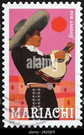 Junger Mariachi mit seiner Gitarre auf amerikanischer Briefmarke Stockfoto