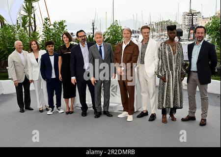 Cannes, Frankreich. 19. Mai 2023. CANNES, FRANKREICH. 19. Mai 2023: Frank Marshall, Kathleen Kennedy, Ethann Isidore, Phoebe Waller-Bridge, James Mangold, Harrison Ford, Mads Mikkelsen, Boyd Holbrook, Shaunette Renee Wilson & Simon Emanuel bei der Fotokonferenz für Indiana Jones und The Dial of Destiny beim Festival de Cannes 76. Bildnachweis: Paul Smith/Alamy Live News Stockfoto