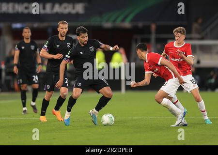 Amsterdam, Niederlande. 18. Mai 2023. Lucas Paqueta von West Ham United während des Halbfinalspiels der UEFA Conference League auf der zweiten Etappe zwischen AZ Alkmaar und West Ham United im AFAS-Stadion am 18. 2023. Mai in Amsterdam, Niederlande. (Foto: Daniel Chesterton/phcimages.com) Kredit: PHC Images/Alamy Live News Stockfoto