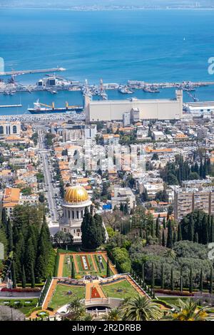 Das Stadtbild von Haifa und die Metropolregion. Panoramablick auf die Bahai-Gärten Stockfoto