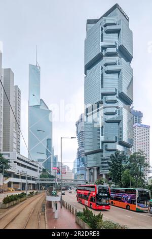 Hongkong, China - April 10 2023: Lippo Centre and Bank of China Building, Queensway Road, Downtown Stockfoto