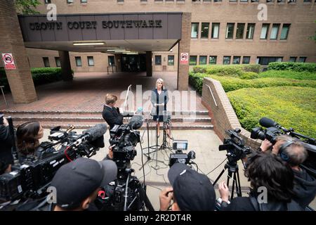 Detective Superintendent Helen Rance von der Metropolitan Police Cyber Crime Unit, vor dem Southwark Crown Court, London, nachdem Tejay Fletcher für 13 Jahre und vier Monate inhaftiert wurde, nachdem er sich der Herstellung oder Lieferung von Gegenständen zur Verwendung in Betrug schuldig bekannt hatte, Förderung oder Unterstützung der begehung einer Straftat, Besitz von kriminellem Vermögen und Transfer von kriminellem Vermögen. Ausgabedatum: Freitag, 19. Mai 2023. Stockfoto