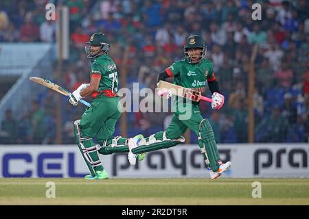 Bangladesch ist der Allrounder Shakib Al Hasan (L) und Wicket Keeper Batter Mushfiqur Rahim (R) während der Third One Day International ( Stockfoto