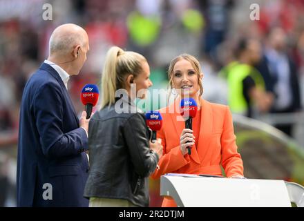 vr Jule SCHENKER (Sky-Moderatorin), Julia SIMIC (TV-Fußballexperte), Bernd NEUENDORF (GER, DFB-Präsident) während eines Interviews, DFB-Cup-Finale Women 2023, VfL Wolfsburg (WOB) - SC Freiburg (FR) 4:1, am 18. Mai 2023 in Köln/Deutschland. # DFB-Vorschriften verbieten die Verwendung von Fotos als Bildsequenzen und/oder quasi-Video # Stockfoto