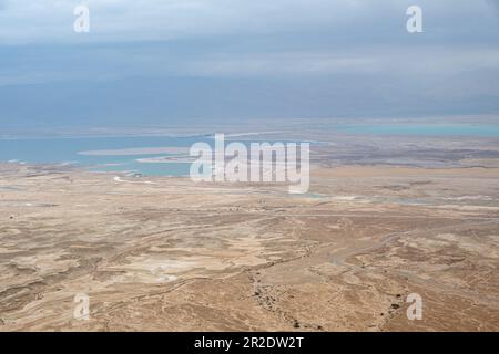 Blick auf das Tote Meer und die Judäische Wüste, südlicher Bezirk, Israel. Stockfoto