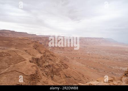 Blick auf die Judäische Wüste von Masada, Südbezirk, Israel. Stockfoto