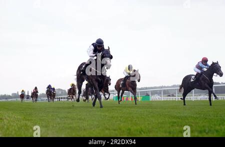 Mabre reitete Olivia Tubb auf dem Weg zum Starlight Apprentice Handicap auf der Newbury Racecourse, Berkshire. Foto: Freitag, 19. Mai 2023. Stockfoto