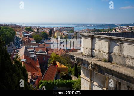 Blick über Lissabon vom Dach des Wassermuseums in Amoreiris Stockfoto