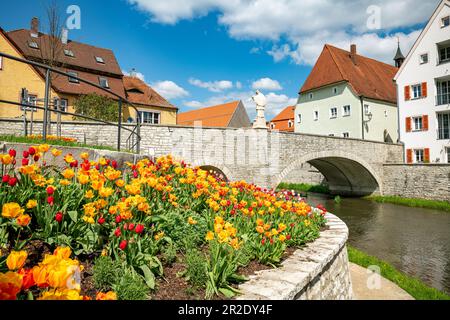 Wunderschöne farbige Häuser in der deutschen Stadt berching Stockfoto