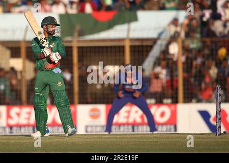 Bangladescher Wächter der Liton das Fledermäuse während des Bangladesch-Indien-Spiels Third One Day International (ODI) in Zahur Ahmed Chowdhury Stockfoto