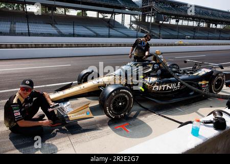 Indianapolis, Usa. 18. Mai 2023. Ed Carpenter (33) aus den Vereinigten Staaten und Ed Carpenter Racing, üben für den 2023 Indy 500 auf dem Indianapolis Motor Speedway in Indianapolis, Indiana. (Foto: Jeremy Hogan/SOPA Images/Sipa USA) Guthaben: SIPA USA/Alamy Live News Stockfoto