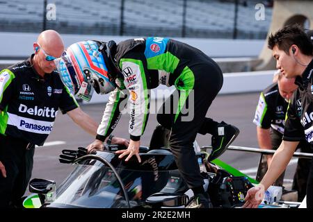 Indianapolis, Usa. 18. Mai 2023. Takuma Sato (11) trainiert für den 2023 Indy 500 auf dem Indianapolis Motor Speedway in Indianapolis, Indiana. (Foto: Jeremy Hogan/SOPA Images/Sipa USA) Guthaben: SIPA USA/Alamy Live News Stockfoto