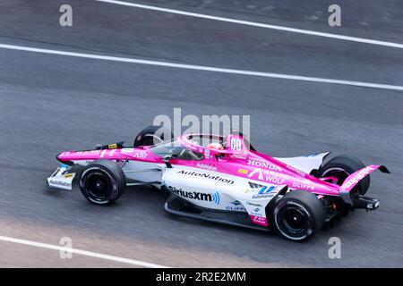 Indianapolis, Usa. 18. Mai 2023. Simon Pagenaud (60) aus Frankreich und Meyer Shank Racing trainieren für den 2023 Indy 500 auf dem Indianapolis Motor Speedway in Indianapolis, Indiana. (Foto: Jeremy Hogan/SOPA Images/Sipa USA) Guthaben: SIPA USA/Alamy Live News Stockfoto