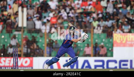 Virat kohli schlägt beim Third One Day International (ODI)-Spiel Bangladesch-Indien im Zahur Ahmed Chowdhury Stadium, Sagorika, Chattograme, Banglade Stockfoto