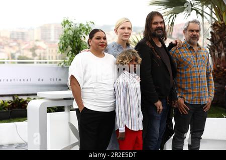 19. Mai 2023, Cannes, Cote d'Azur, Frankreich: Besetzung und Crew-Mitglieder DEBORAH POSTBOTE, CATE BLANCHETT, Regisseur WARWICK THORNTON und WAYNE BLAIR nehmen an der Vorführung von „Indiana Jones and the Dial of Destiny“ während des 76. Jährlichen Filmfestivals in Cannes am 17. Mai 2023 in Cannes, Frankreich Teil (Bild: © Mickael Chavet/ZUMA Press Wire) NUR REDAKTIONELLE VERWENDUNG! Nicht für den kommerziellen GEBRAUCH! Stockfoto