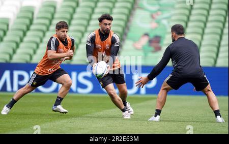 La Rochelles Antoine Hastoy (Zentrum) während des Kapitäns Run im Aviva Stadium, Dublin. Foto: Freitag, 19. Mai 2023. Stockfoto