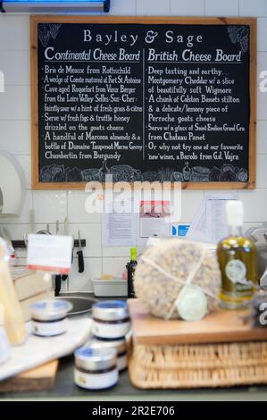 Bailey und Sage, ein unabhängiges Delikatessengeschäft in Parsons Green, einer Gegend in London. Stockfoto