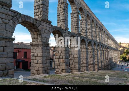 Aquädukt von Segovia - SPANIEN. Wurde in der zweiten Hälfte des 1. Jahrhunderts n. Chr. unter der Herrschaft des Römischen Reiches erbaut Stockfoto