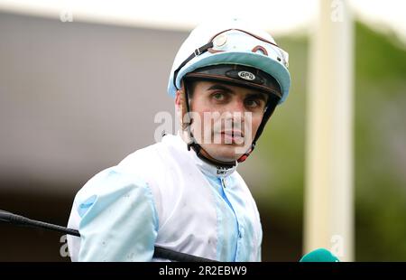 Jockey Andrea Atzeni zu gewinnen, nachdem er bei Giavellotto am dritten Tag des Dante Festivals 2023 auf der Rennbahn in York den Boodles Yorkshire Cup gewonnen hat. Foto: Freitag, 19. Mai 2023. Stockfoto