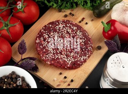 Hintergrund, Barbecue, bbq, Rindfleisch, Brett, burger, Burgerschnitzel, Nahaufnahme, Kochen, Kochen, Cuisine, kulinarisch, Kotelett, Kotelett, köstlich, Essen, Essen, frisch Stockfoto