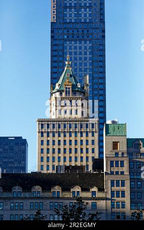 Das Heckscher-Gebäude wurde bekannt als Crown Building, da die vergoldeten Dachdetails wie eine Krone aussahen, wenn es nachts beleuchtet wurde. Stockfoto