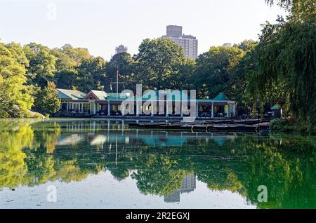 Das Loeb Boat House, das Restaurant am See im Central Park, konnte 2022 nur knapp einer endgültigen Schließung entgehen. Stockfoto